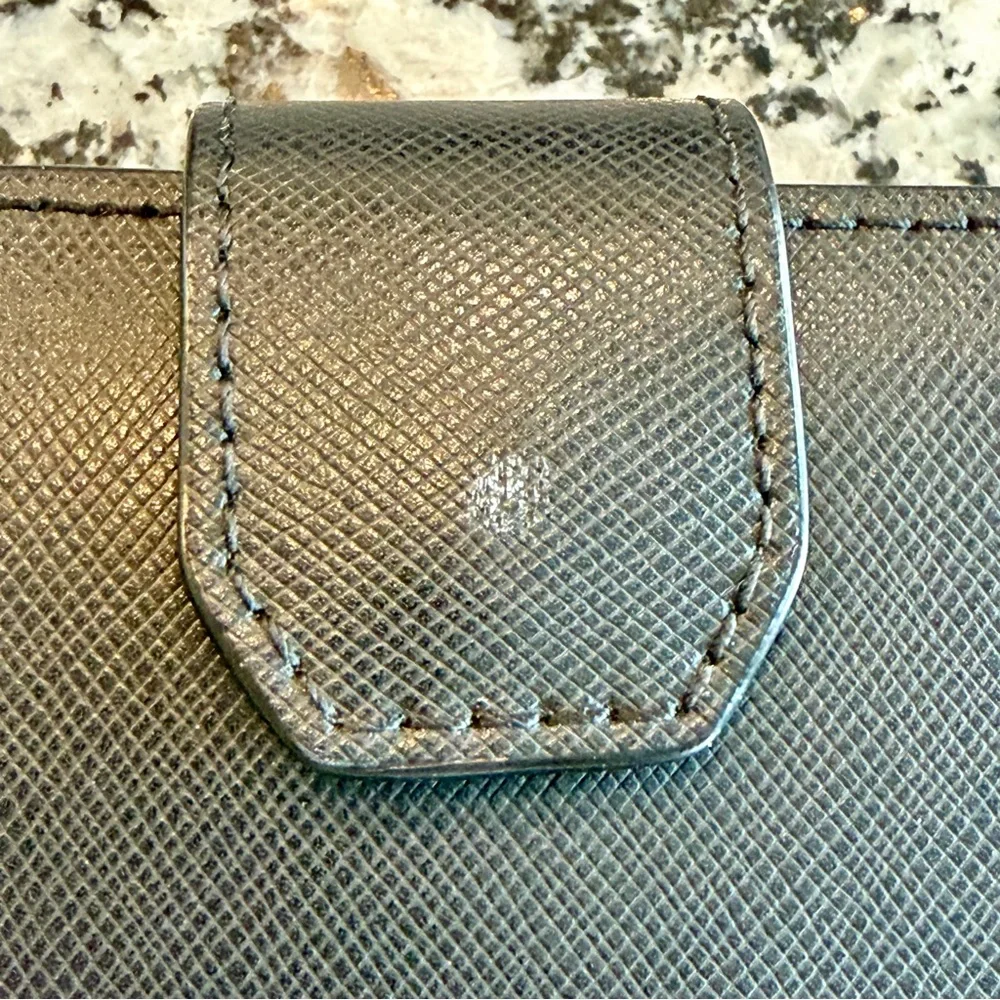 Coach Black Crossgrain Leather Medium Corner Zip Wallet